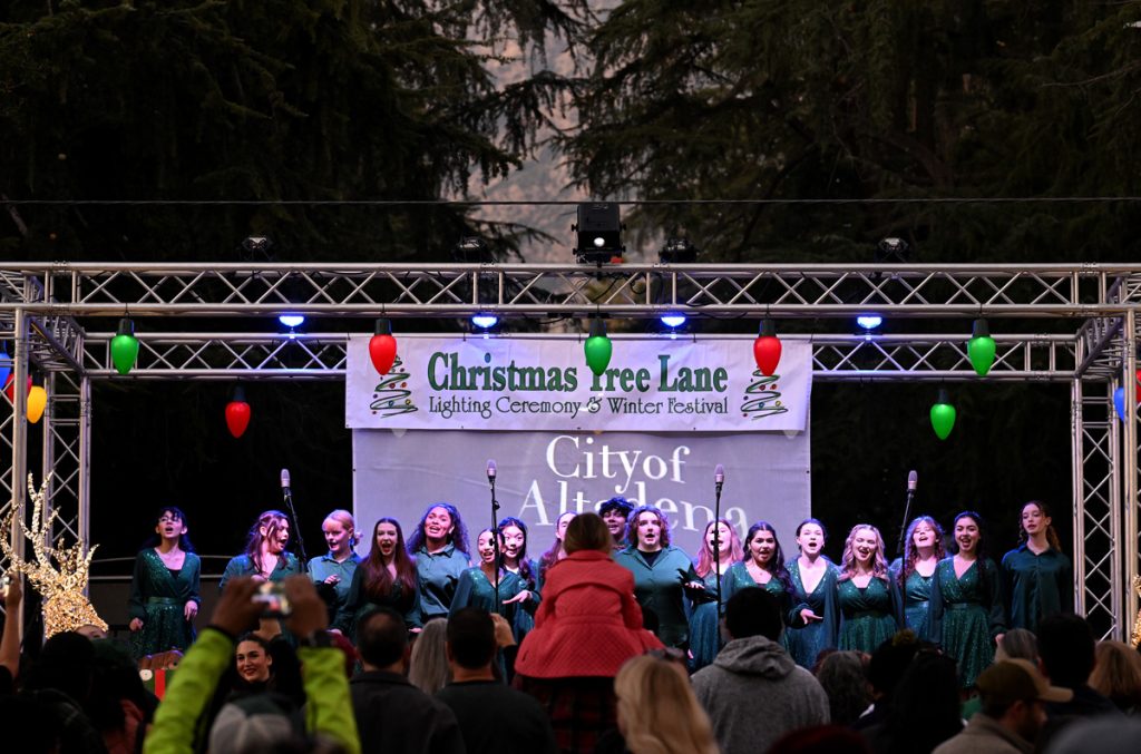 Holiday Singers, Photo by Wally Skalji