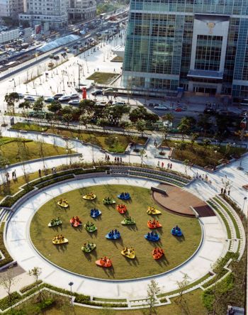 Identity, 2005, performance/installation, 140 teenagers, Taipei, Taiwan Suzanne Lacy