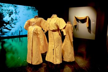 Nao Bustamante, install dresses Nao Bustamante